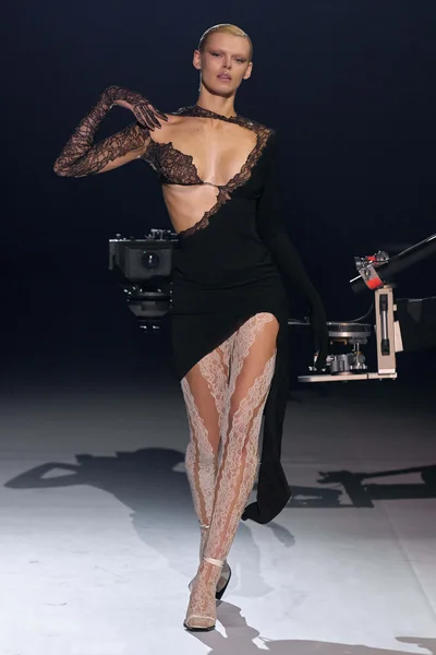 Look 17